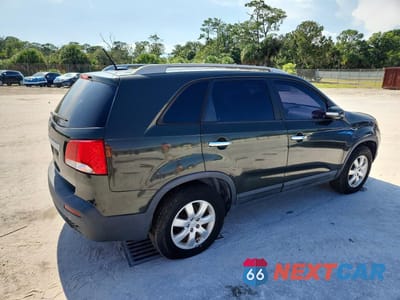 Trzecie zdjęcie samochodu z tyłu: 2011 KIA SORENTO LX VIN:5XYKT3A13BG119344 - miniatura
