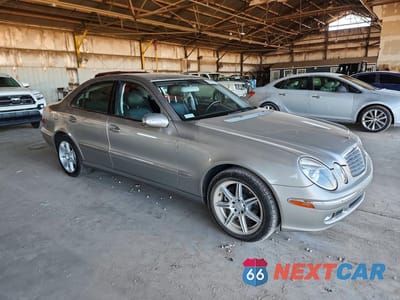 Czwarte zdjęcie samochodu z boku: 2004 MERCEDES-BENZ E 320 VIN:WDBUF65J04A418125 - miniatura