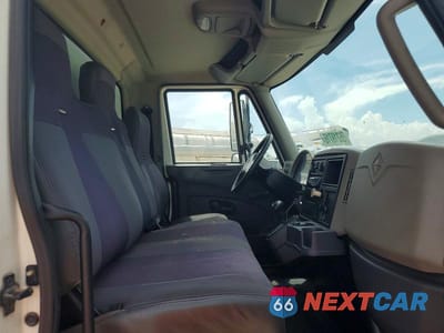 Piąte zdjęcie samochodu w środku: 2014 INTERNATIONAL 4300 BOX TRUCK VIN:3HAJTSKN5EL776257 - miniatura