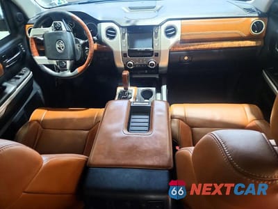 Zdjęcie 8 z 12 samochodu: 2017 TOYOTA TUNDRA 1794 EDITION VIN:5TFGW5F18HX227594 - miniatura