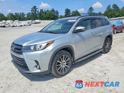 2017 TOYOTA HIGHLANDER SE 5TDKZRFH4HS517701 - główne zdjęcie licytacji z USA - miniatura
