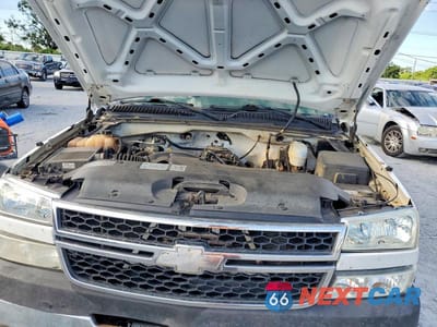 Zdjęcie 11 z 12 samochodu: 2004 CHEVROLET SILVERADO C2500 HEAVY DUTY VIN:1GCHC29U54E185439 - miniatura