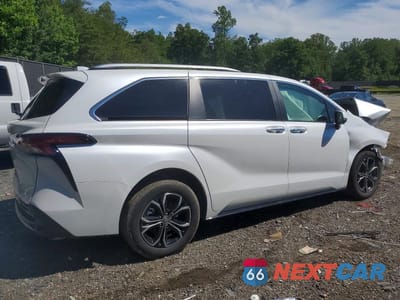Trzecie zdjęcie samochodu z tyłu: 2026 TOYOTA SIENNA PLATINUM 7-PASSENGER VIN:5TDESKFC2TS249754 - miniatura