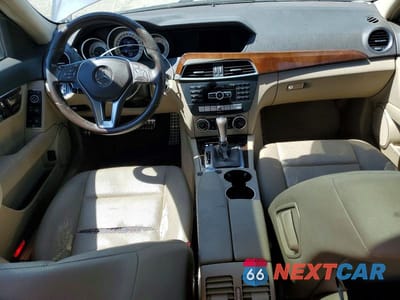 Zdjęcie 8 z 12 samochodu: 2013 MERCEDES-BENZ C 300 4MATIC VIN:WDDGF8AB4DR296109 - miniatura