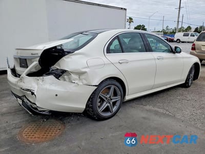 Trzecie zdjęcie samochodu z tyłu: 2018 MERCEDES-BENZ E 400 4MATIC VIN:WDDZF6GB6JA380057 - miniatura