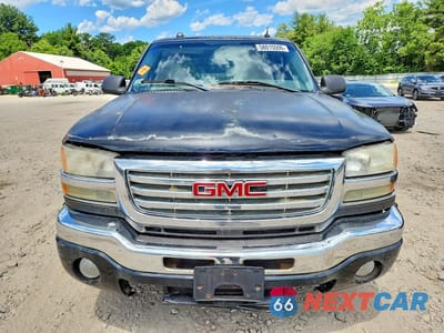 Piąte zdjęcie samochodu w środku: 2005 GMC SIERRA K2500 HEAVY DUTY VIN:1GTHK23UX5F864436 - miniatura