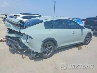 Trzecie zdjęcie samochodu z tyłu: 2025 KIA K4 LXS VIN:3KPFT4DE6SE229369 - miniatura
