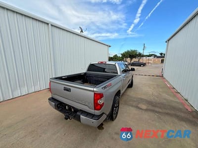 Czwarte zdjęcie samochodu z boku: 2015 TOYOTA TUNDRA CREWMAX LIMITED VIN:5TFHW5F18FX417624 - miniatura