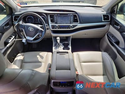 Zdjęcie 8 z 13 samochodu: 2019 TOYOTA HIGHLANDER XLE VIN:5TDKZRFH5KS555851 - miniatura