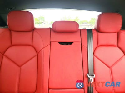 Zdjęcie 10 z 13 samochodu: 2025 PORSCHE MACAN S VIN:WP1AG2A56SLB40186 - miniatura