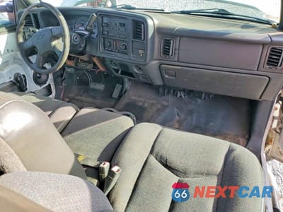Zdjęcie 8 z 12 samochodu: 2004 CHEVROLET SILVERADO C2500 HEAVY DUTY VIN:1GCHC29U54E185439 - miniatura