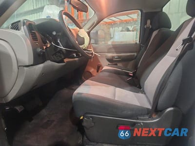 Zdjęcie 7 z 12 samochodu: 2007 CHEVROLET SILVERADO C2500 HEAVY DUTY VIN:1GCHC24K97E511947 - miniatura