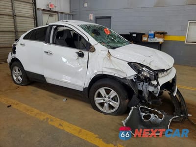Czwarte zdjęcie samochodu z boku: 2019 CHEVROLET TRAX 1LT VIN:3GNCJPSB3KL256308 - miniatura