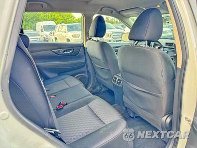 Zdjęcie 6 z 14 samochodu: 2017 NISSAN ROGUE S VIN:KNMAT2MV1HP566166 - miniatura