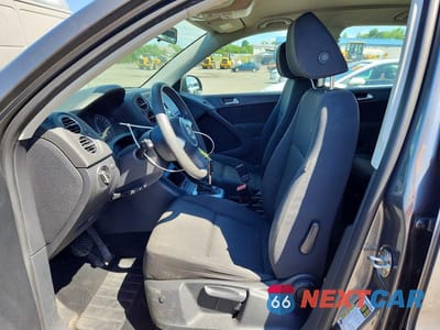 Zdjęcie 7 z 12 samochodu: 2012 VOLKSWAGEN TIGUAN S VIN:WVGBV7AX2CW005034 - miniatura