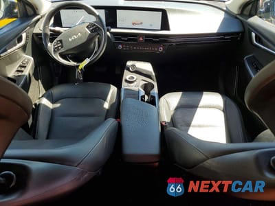 Zdjęcie 8 z 12 samochodu: 2023 KIA EV6 WIND VIN:KNDC34LA6P5602530 - miniatura