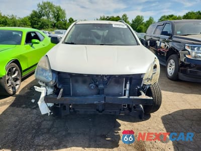 Piąte zdjęcie samochodu w środku: 2014 NISSAN ROGUE SELECT S VIN:JN8AS5MV8EW717403 - miniatura
