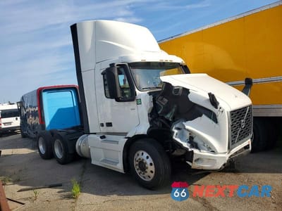 2023 VOLVO VNR - SEMI TRUCK 4V4WC9EH2PN341292 - główne zdjęcie licytacji z USA - miniatura