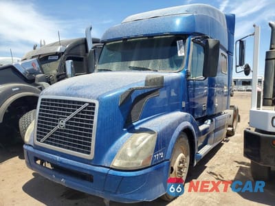 Drugie zdjęcie samochodu z przodu: 2017 VOLVO VNL SEMI TRUCK VIN:4V4NC9EH6HN973497 - miniatura