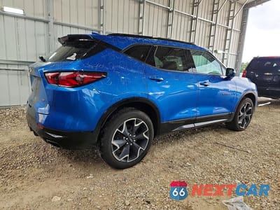 Trzecie zdjęcie samochodu z tyłu: 2021 CHEVROLET BLAZER RS VIN:3GNKBKRS4MS502924 - miniatura