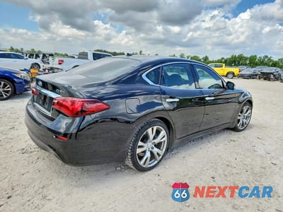 Trzecie zdjęcie samochodu z tyłu: 2019 INFINITI Q70 3.7 LUXE VIN:JN1BY1AP2KM505698 - miniatura