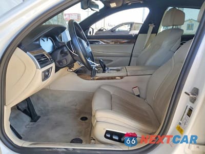 Zdjęcie 7 z 12 samochodu: 2016 BMW 740 I VIN:WBA7E2C51GG547344 - miniatura