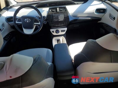 Zdjęcie 8 z 12 samochodu: 2016 TOYOTA PRIUS FOUR VIN:JTDKARFU2G3518513 - miniatura