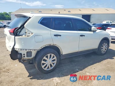 Trzecie zdjęcie samochodu z tyłu: 2018 NISSAN ROGUE S VIN:5N1AT2MV1JC755635 - miniatura