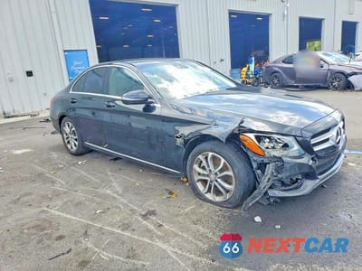 Czwarte zdjęcie samochodu z boku: 2016 MERCEDES-BENZ C 300 VIN:55SWF4JB7GU123806 - miniatura