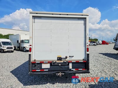 Zdjęcie 6 z 13 samochodu: 2018 GMC SAVANA BOX TRUCK VIN:7GZ37TCG8JN900736 - miniatura