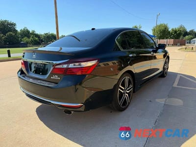 Czwarte zdjęcie samochodu z boku: 2016 HONDA ACCORD TOURING VIN:1HGCR3F95GA030921 - miniatura