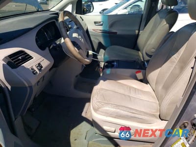 Zdjęcie 7 z 13 samochodu: 2011 TOYOTA SIENNA XLE 7-PASSENGER VIN:5TDDK3DC0BS029418 - miniatura