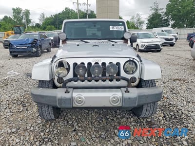 Piąte zdjęcie samochodu w środku: 2012 JEEP WRANGLER UNLIMITED SAHARA VIN:1C4BJWEG7CL150012 - miniatura