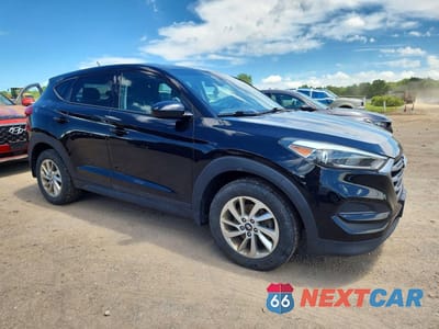 Czwarte zdjęcie samochodu z boku: 2018 HYUNDAI TUCSON SE VIN:KM8J2CA42JU803982 - miniatura
