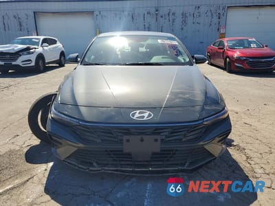 Piąte zdjęcie samochodu w środku: 2025 HYUNDAI ELANTRA SEL VIN:KMHLS4DG9SU043961 - miniatura