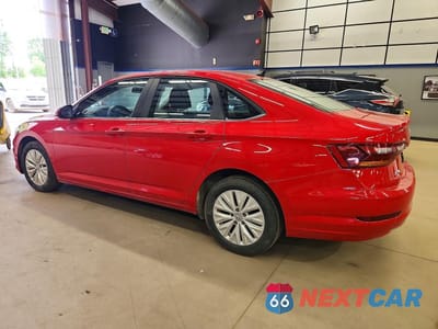 Drugie zdjęcie samochodu z przodu: 2019 VOLKSWAGEN JETTA S VIN:3VWN57BU6KM116221 - miniatura