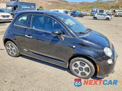 Czwarte zdjęcie samochodu z boku: 2015 FIAT 500 ELECTRIC VIN:3C3CFFGE9FT667049 - miniatura