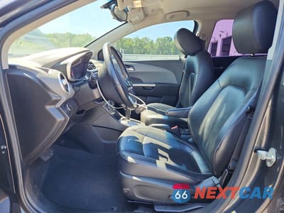 Zdjęcie 7 z 12 samochodu: 2019 CHEVROLET SONIC PREMIER VIN:1G1JF5SB6K4127757 - miniatura