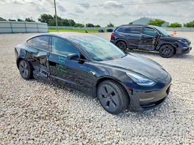 Czwarte zdjęcie samochodu z boku: 2018 TESLA MODEL 3 VIN:5YJ3E1EA3JF166022 - miniatura