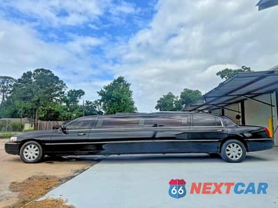 Zdjęcie 13 z 14 samochodu: 2005 LINCOLN TOWN CAR EXECUTIVE VIN:1L1FM88W85Y609574 - miniatura