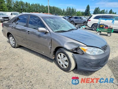 Czwarte zdjęcie samochodu z boku: 2004 TOYOTA CAMRY LE VIN:JTDBE32K340297653 - miniatura