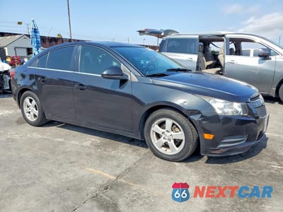 Czwarte zdjęcie samochodu z boku: 2014 CHEVROLET CRUZE LT VIN:1G1PC5SB5E7450574 - miniatura