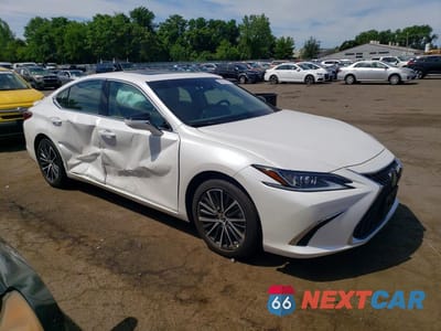 Czwarte zdjęcie samochodu z boku: 2025 LEXUS ES 350 BASE VIN:58ADZ1B18SU184980 - miniatura