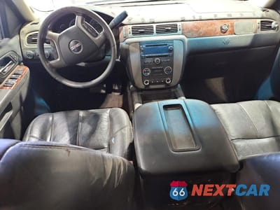 Zdjęcie 8 z 13 samochodu: 2010 GMC YUKON XL 1500 VIN:1GKUKKE35AR161715 - miniatura