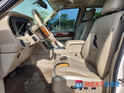 Zdjęcie 7 z 13 samochodu: 2011 LINCOLN NAVIGATOR VIN:5LMJJ2H5XBEJ08492 - miniatura