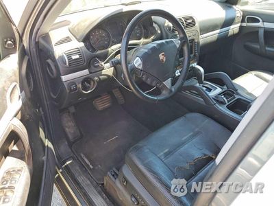Zdjęcie 8 z 13 samochodu: 2004 PORSCHE CAYENNE VIN:WP1AA29P34LA23210 - miniatura