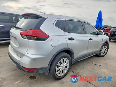 Trzecie zdjęcie samochodu z tyłu: 2019 NISSAN ROGUE S VIN:5N1AT2MT5KC816839 - miniatura