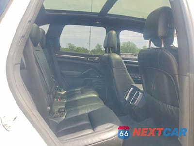 Zdjęcie 11 z 14 samochodu: 2016 PORSCHE CAYENNE S VIN:WP1AB2A21GLA96576 - miniatura