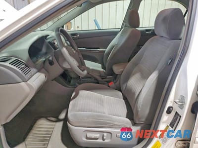 Zdjęcie 7 z 13 samochodu: 2005 TOYOTA CAMRY LE VIN:4T1BE30K65U610512 - miniatura