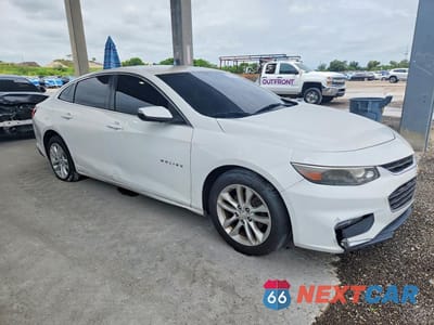 Czwarte zdjęcie samochodu z boku: 2016 CHEVROLET MALIBU LT VIN:1G1ZE5ST8GF308661 - miniatura